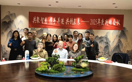 Deyuanchang Textile Holds Grand Year - End Staff Dinner